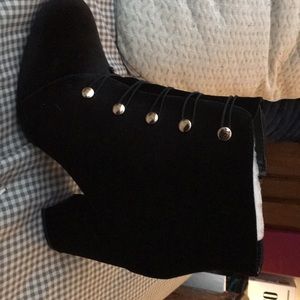 Ankle velvet boots.2 1/2 heals.Boots true to size.